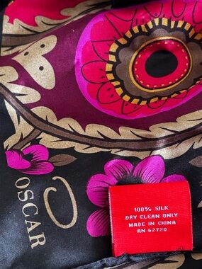 VTG OSCAR DE LA RENTA💯silk large Floral Scarf-beautiful colors & saturation